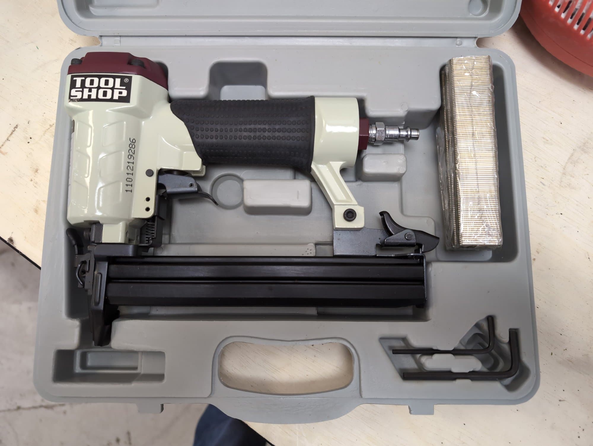 Crown pneumatic stapler kit